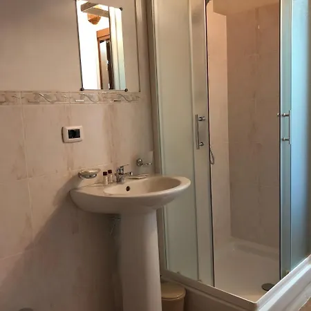 Relais Puccini בית הארחה לוקה